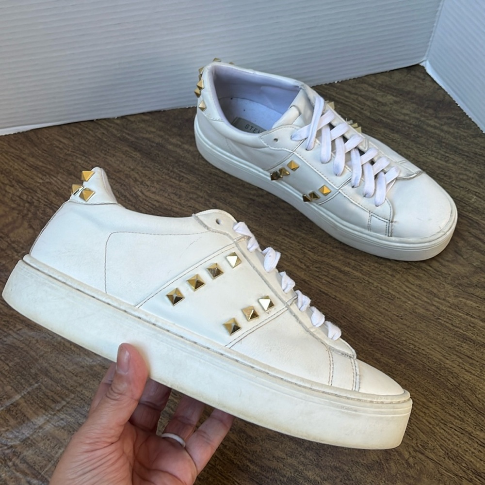 Steve Madden Becker Studded Sneakers White Gold Size 7.5